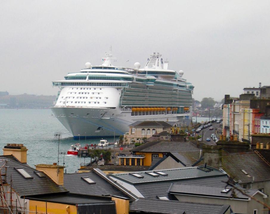 Watersedge Hotel Cobh Exteriör bild