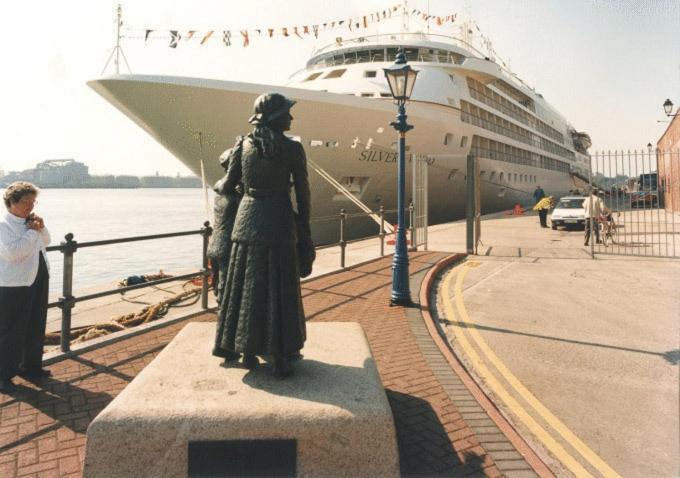 Watersedge Hotel Cobh Exteriör bild