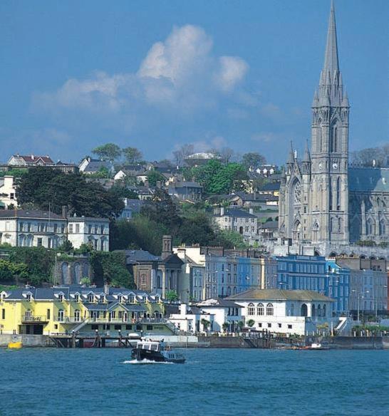 Watersedge Hotel Cobh Exteriör bild