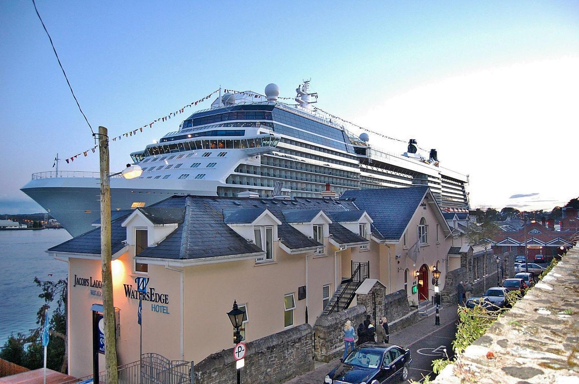 Watersedge Hotel Cobh Exteriör bild