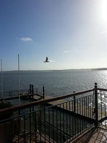 Watersedge Hotel Cobh Exteriör bild