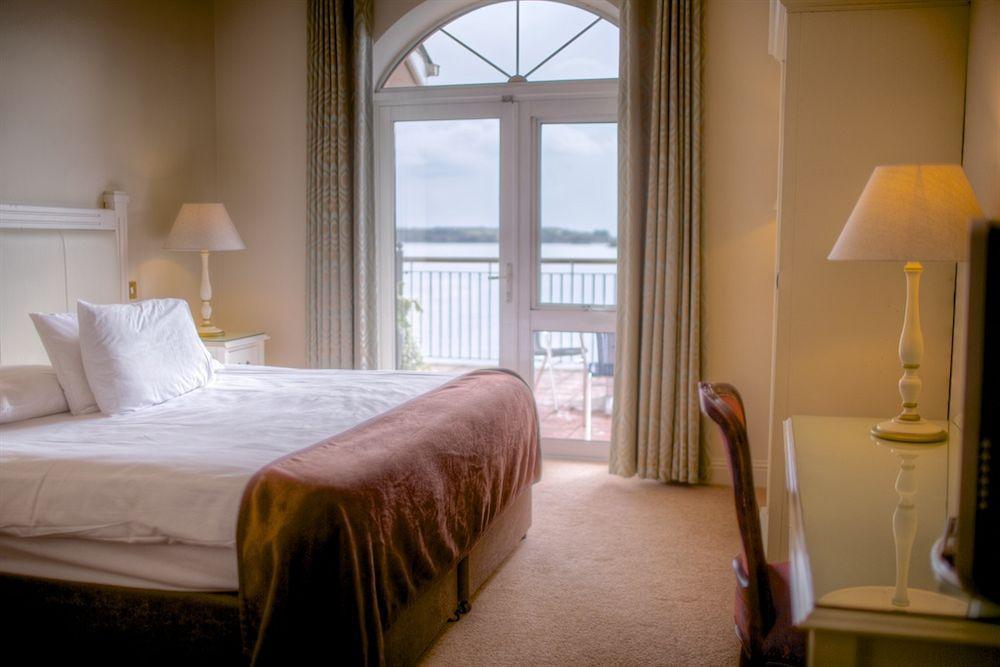 Watersedge Hotel Cobh Exteriör bild