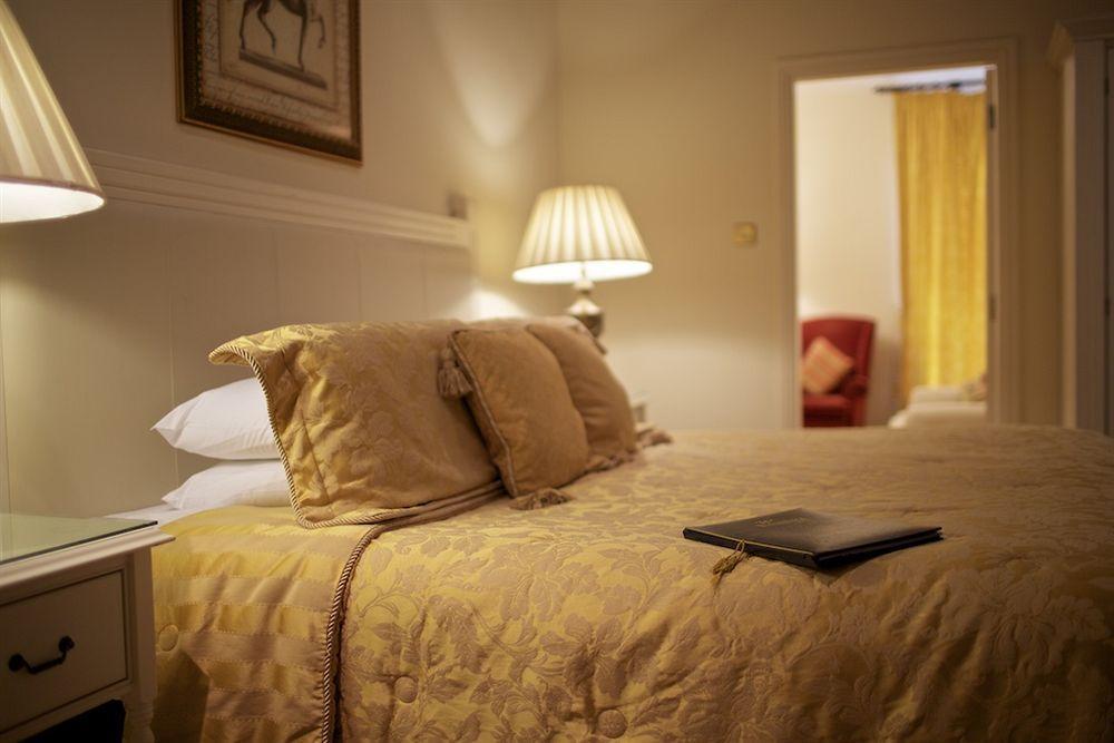 Watersedge Hotel Cobh Exteriör bild