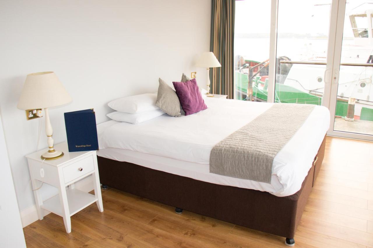 Watersedge Hotel Cobh Exteriör bild